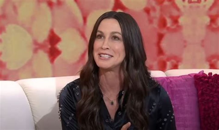 Alanis Morissette Biography Net Worth, Age & Music Career