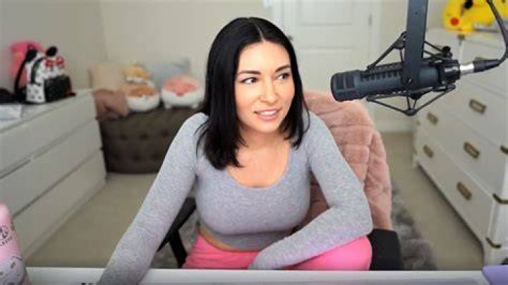 Alinity naked in bed onlyfans insta leaked video