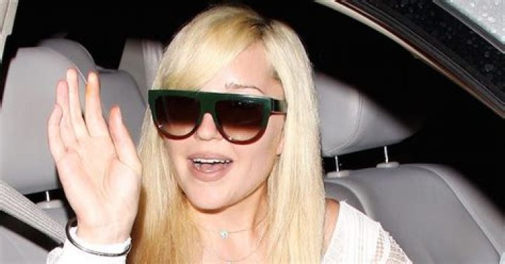 Amanda Bynes returned to Twitter to deny rumors that she's pregnant