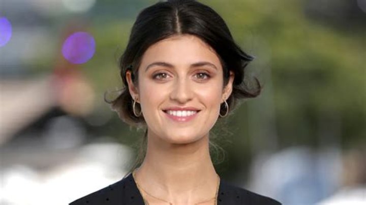 Anya Chalotra Net Worth Acting Career & Lifestyle [2023 Update]