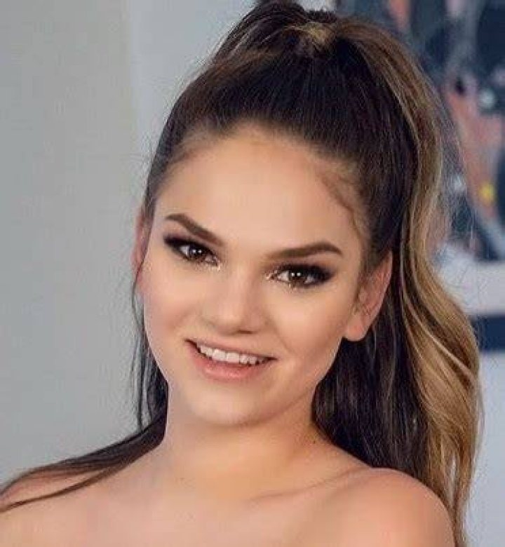 Athena Faris Wiki, Age, Height, Real Name, Measurements, Net Worth