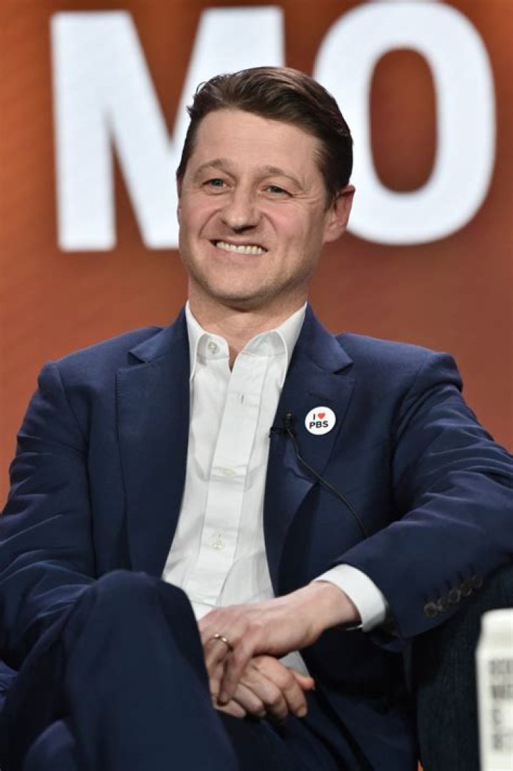 Ben McKenzie Age, Net Worth, Height, Affair, Career, and More