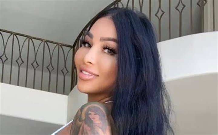 Brittanya Razavi Scrolller