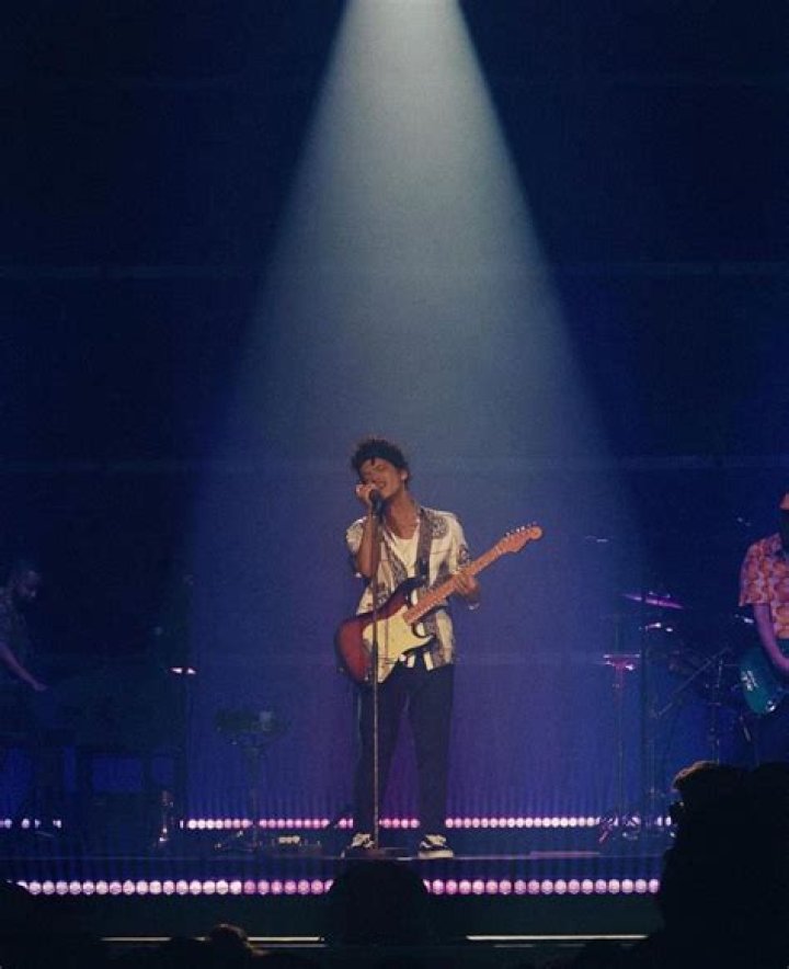 Bruno Mars Concert, Mars Bar, Love U So Much, Hooligan, Hottness, Keep