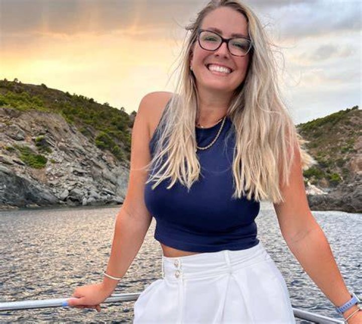 Contact Meredith Steele Creator and Influencer