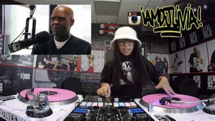 Dr Dre Tribute By 8yr old DJ Livia YouTube