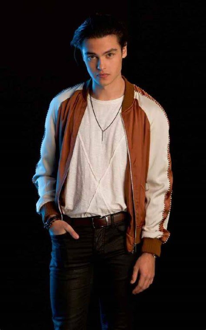 Felix Mallard bio age, net worth 2022, salary, cars, family, height