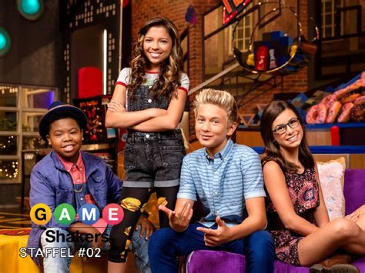 Game Shakers' Madisyn Shipman Wears Cute Yellow Shorts To KCAs 2018
