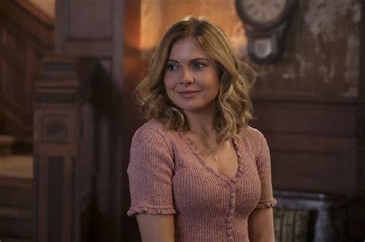 Ghost Rose McIver and the Cast Tease What's to Come in Season 2