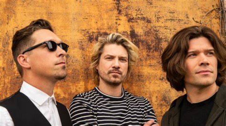 Hanson is releasing a new Christmas album and we are so ready for it