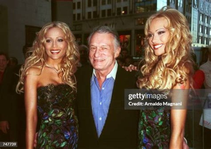 Hugh Hefner, Sandy And Mandy Bentley Twins12 Famous Hugh Hefner