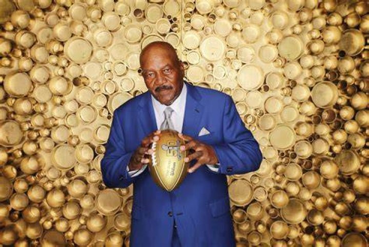Jim Brown's Complex Relationships with Women from His Mom to Gloria