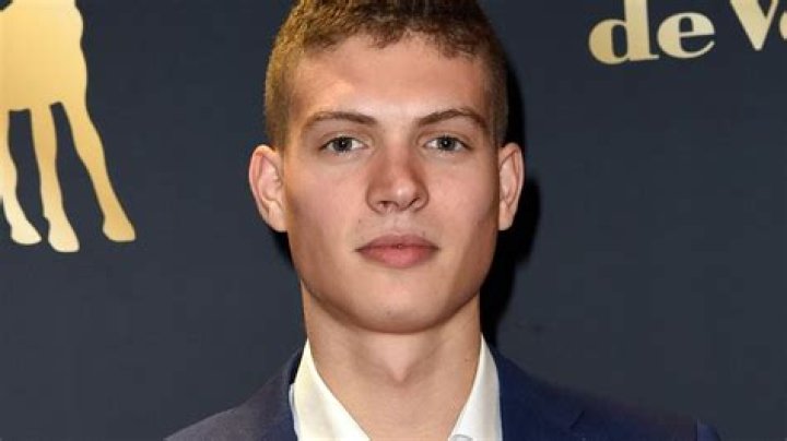 Josha Stradowski Wiki, Age, Height, Girlfriend, Family, Biography