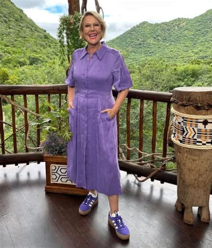Julia Morris height How tall is Julia Morris?