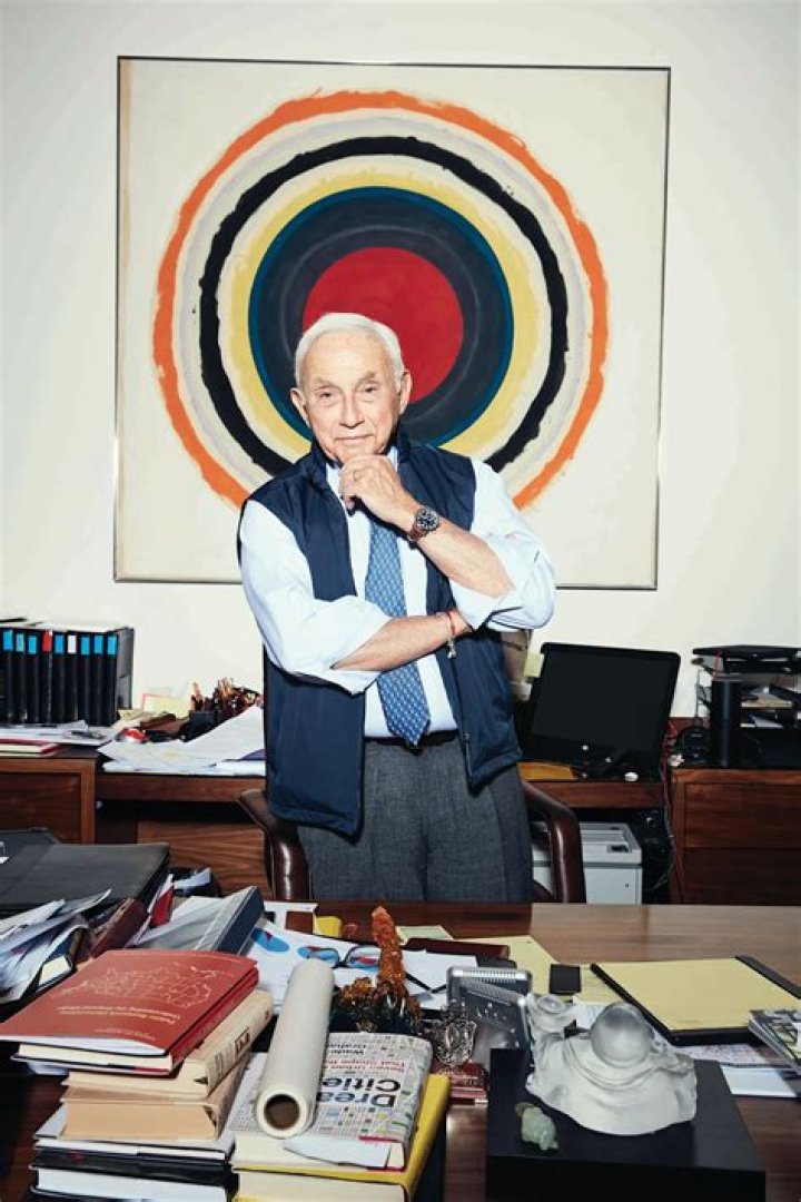 Leslie Wexner is selling 2 billion in shares he control in L Brands