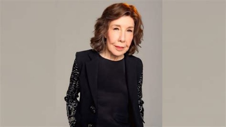 Lily Tomlin Bio, Age, Net Worth, Height, Married, Nationality, Facts