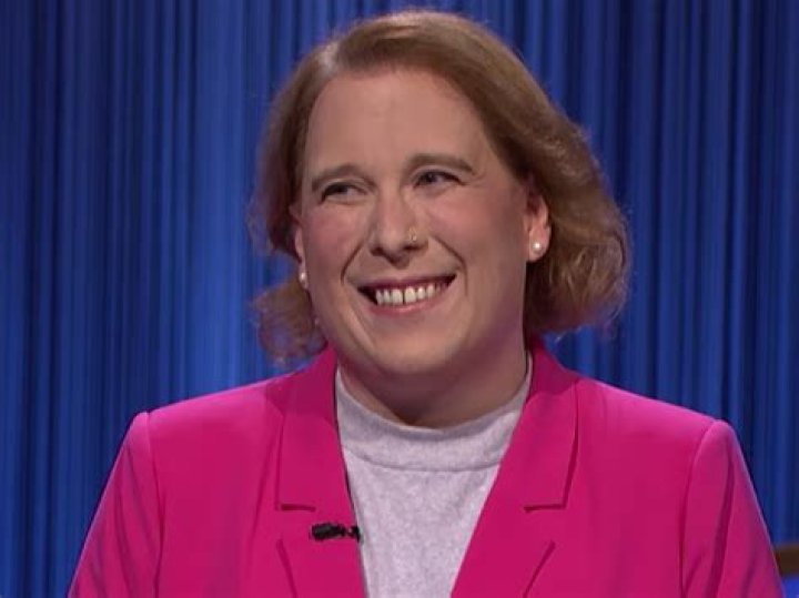 &lsquo;Jeopardy!&rsquo; champ Amy Schneider is Married to her GF Genevieve Davis