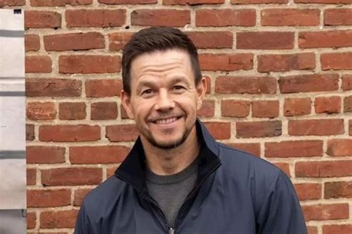 Mark Wahlberg Jokes He Has 'No Authority' Over Daughter Ella, 18
