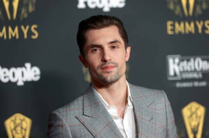 Phil Dunster Net Worth Celebrity Net Worth