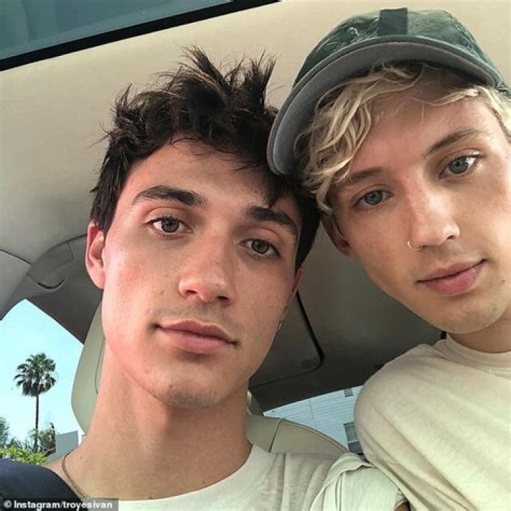 Singer Troye Sivan shares a very steamy kiss with model boyfriend Jacob