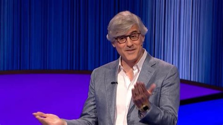Sneak Peek Mo Rocca and the Supreme Court Justice Celebrity Jeopardy