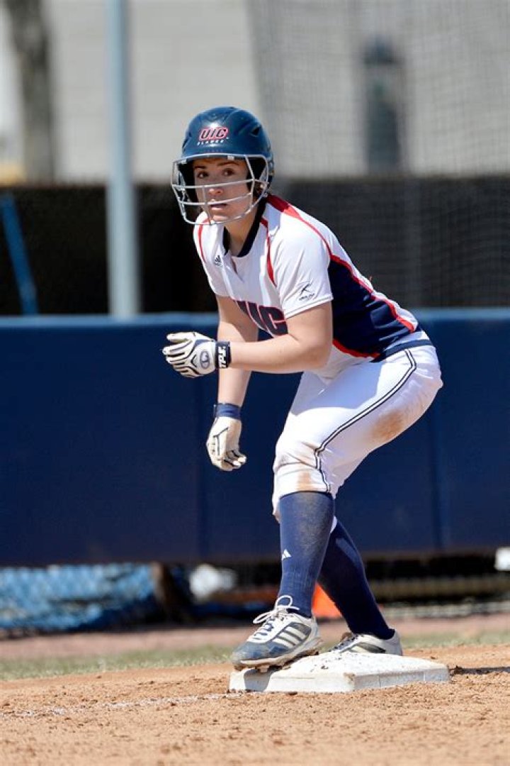 Softball grad picked for pro Chicago Bandits UIC today