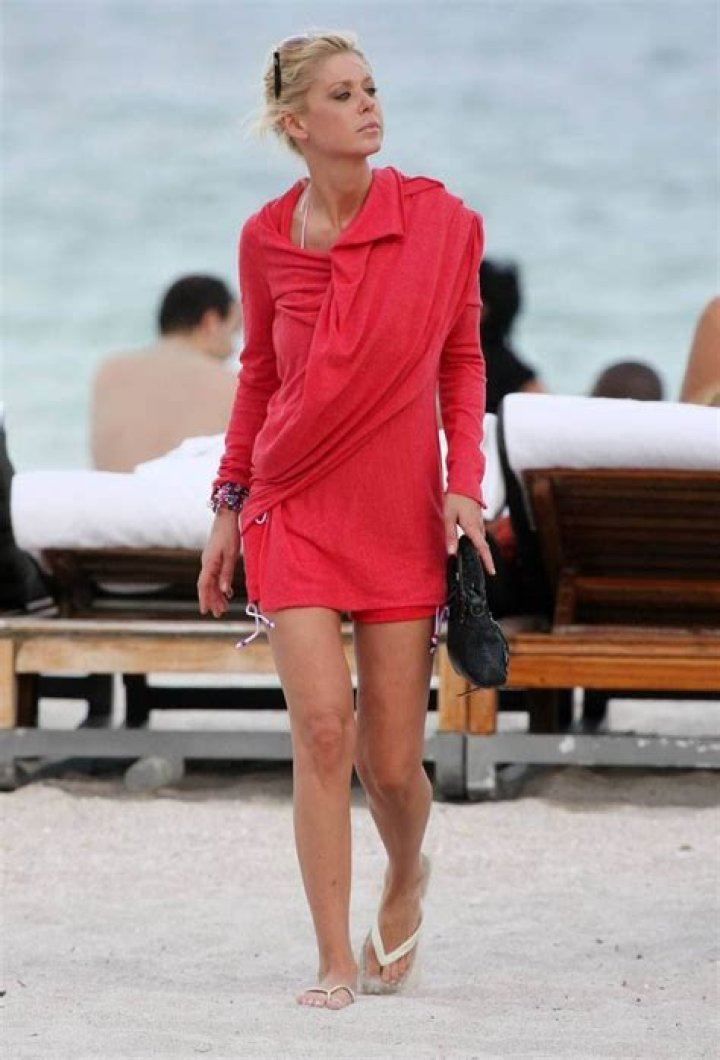 Tara Reid in bikini (9 pics)