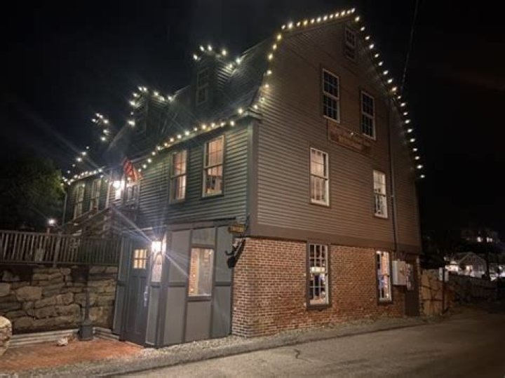 The Captain Daniel Packer Inne Cozy bar, Cozy restaurant, Fireplace
