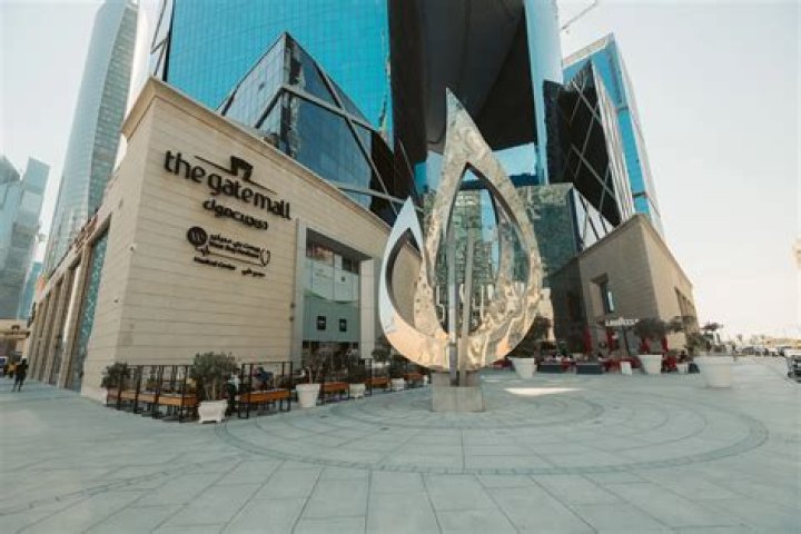 The Gate Mall Who Is Dan Levy's Partner? A Have A Glance At His