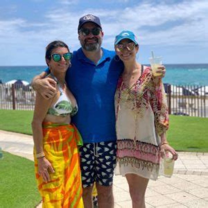 Tom Segura Has Two Siblings Jane And Maria Segura