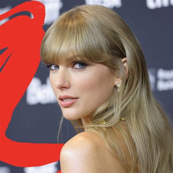 Twitter Thinks Taylor Swift's Backup Dancer Looks Like Oscar Isaac